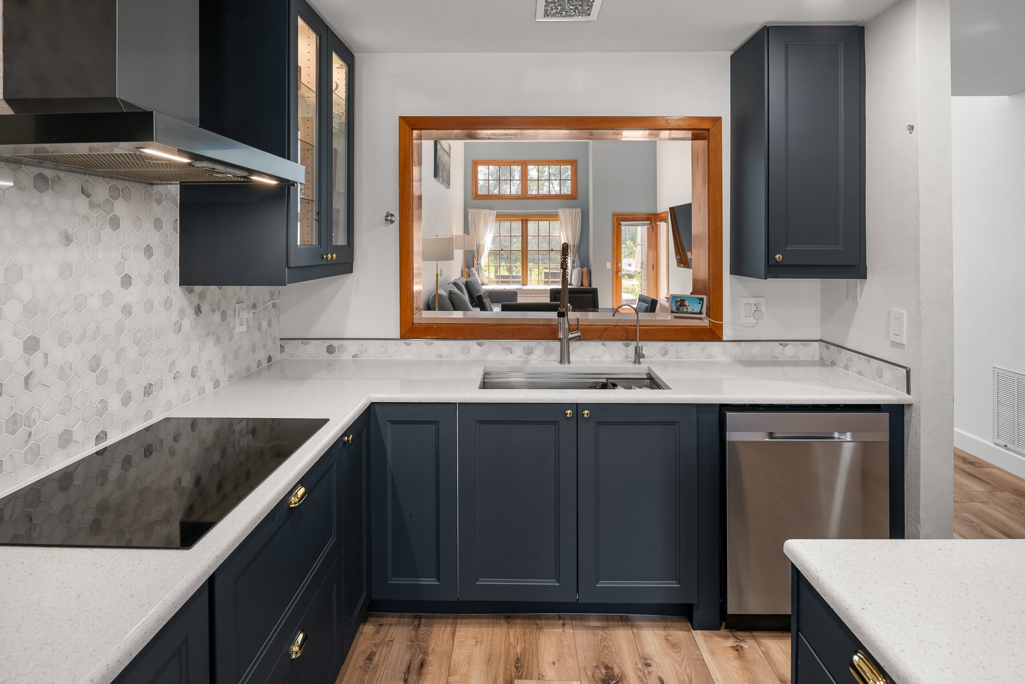 8647 Circle R Valley Ln, Escondido